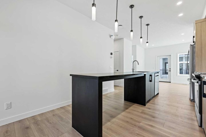 157 Mahogany Gardens SE photo 4