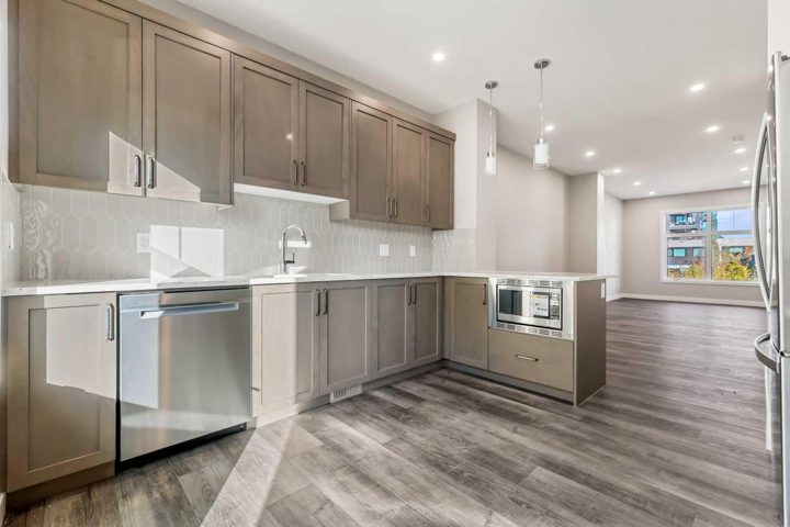 153 Mahogany Gardens SE photo 4