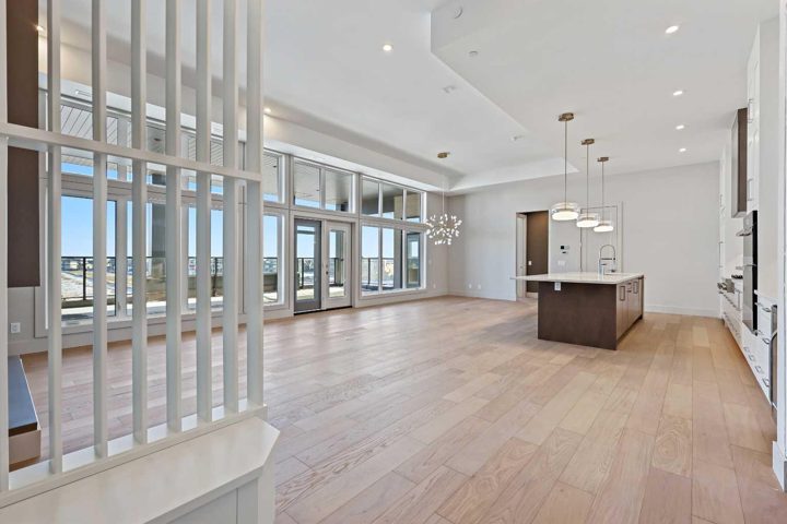 302, 140 Marina Cove SE photo 2