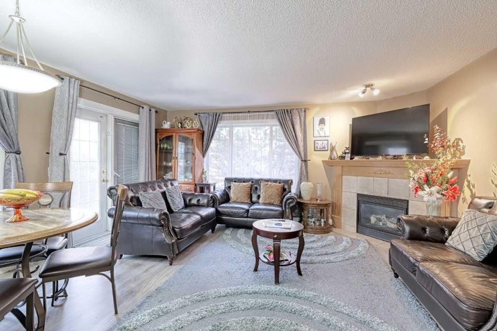 501 Coral Cove NE photo 4