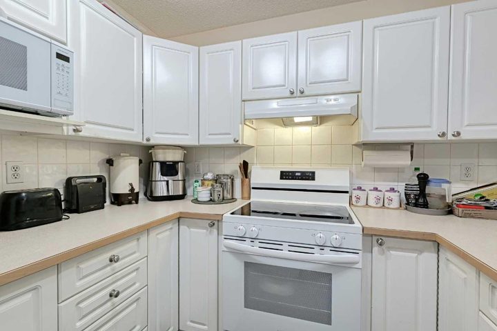 501 Coral Cove NE photo 5