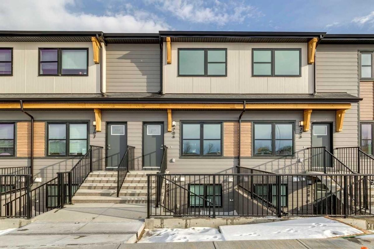 1114, 135 Mahogany Parade SE