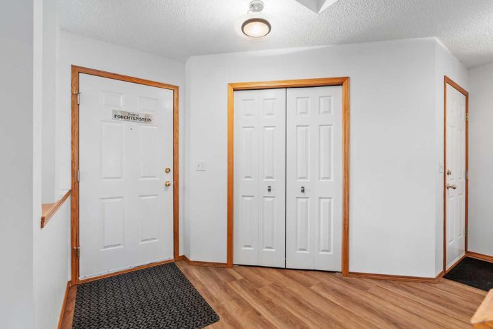 39 Arbour Wood Close NW photo 5
