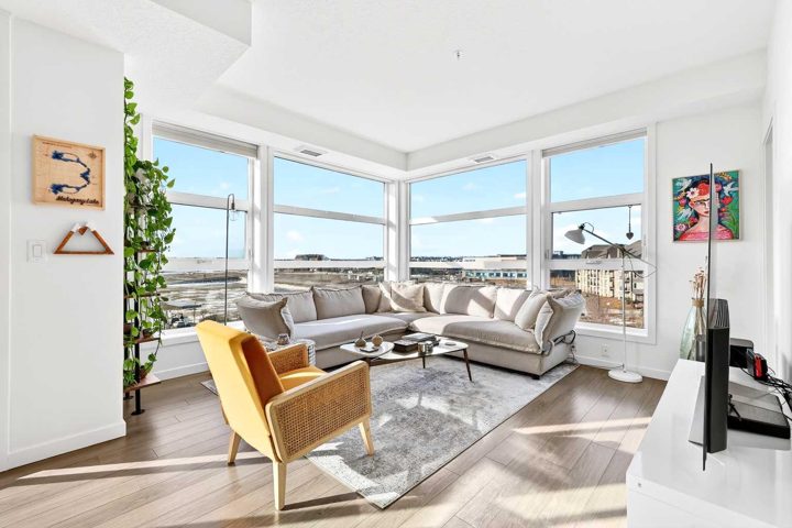 501, 122 Mahogany Centre SE photo 2