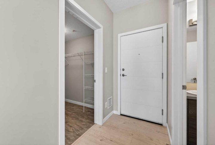 407, 122 Mahogany Centre SE photo 3