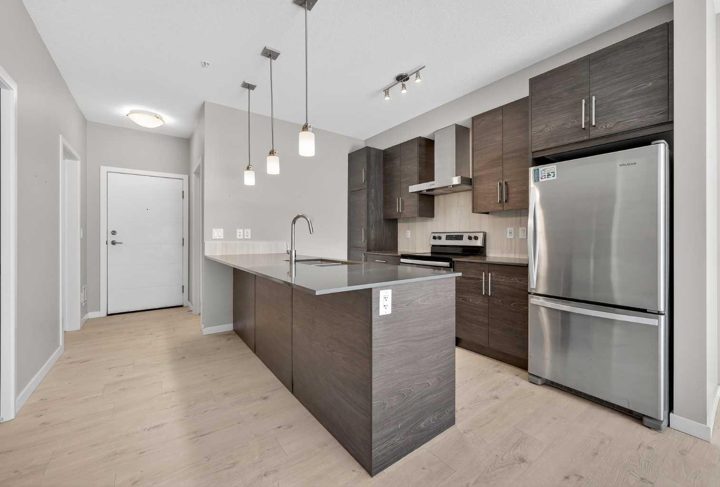 407, 122 Mahogany Centre SE photo 4
