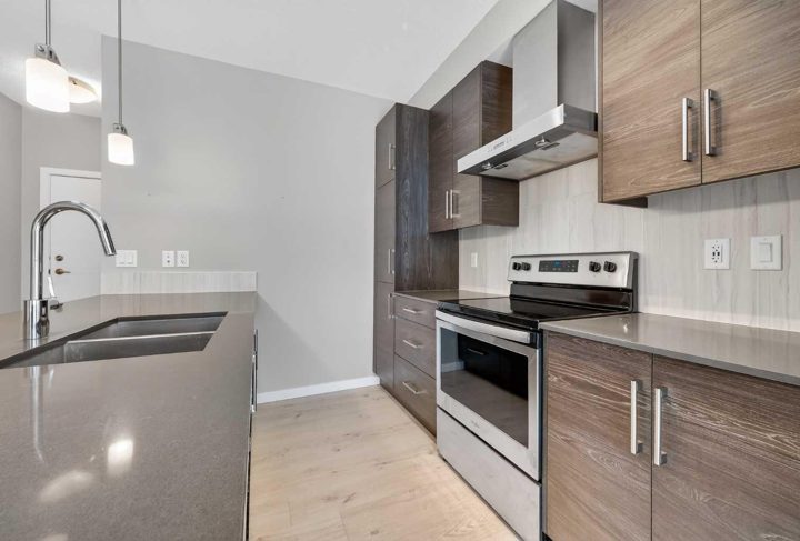 407, 122 Mahogany Centre SE photo 5