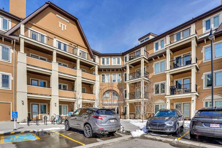 103, 30 MAHOGANY Mews SE photo 2
