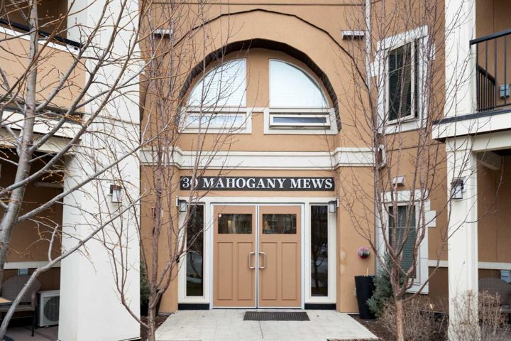 416, 30 Mahogany Mews SE photo 2