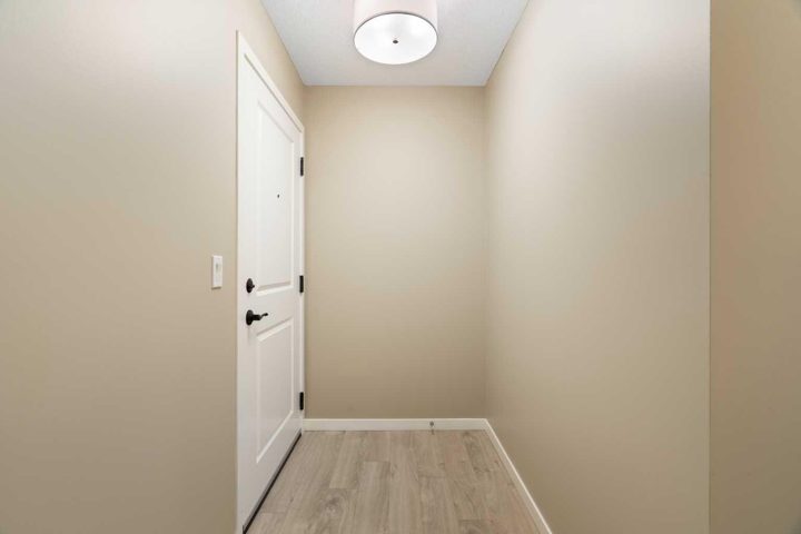 416, 30 Mahogany Mews SE photo 5