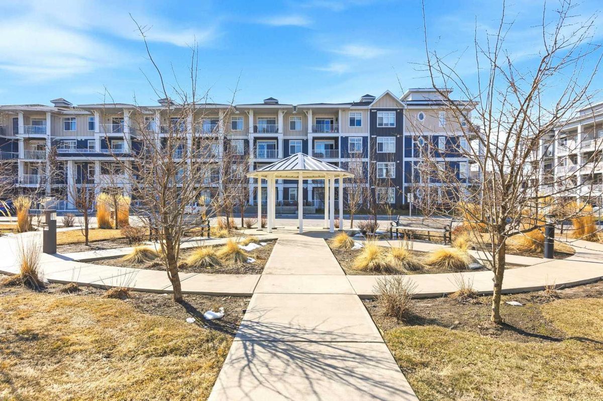 220, 400 Auburn Meadows Common SE