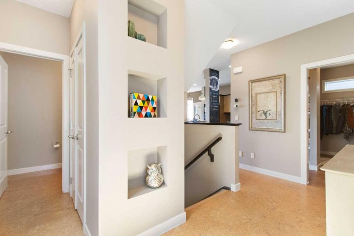 421 Mahogany Court SE photo 3