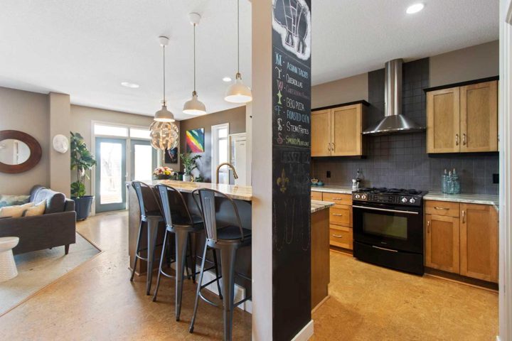 421 Mahogany Court SE photo 4