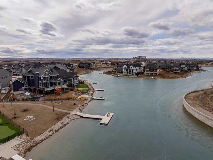243 Marina Grove SE photo 2