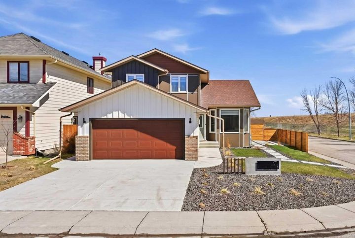 42 Sunvista Crescent SE photo 2