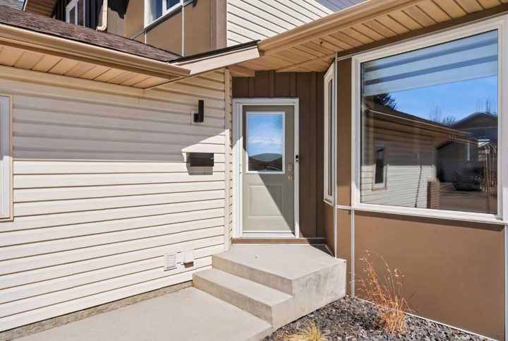 42 Sunvista Crescent SE photo 3
