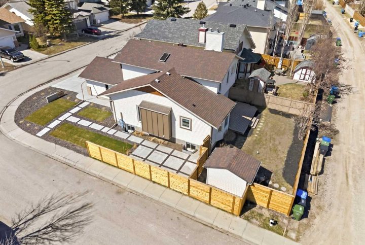 42 Sunvista Crescent SE photo 4