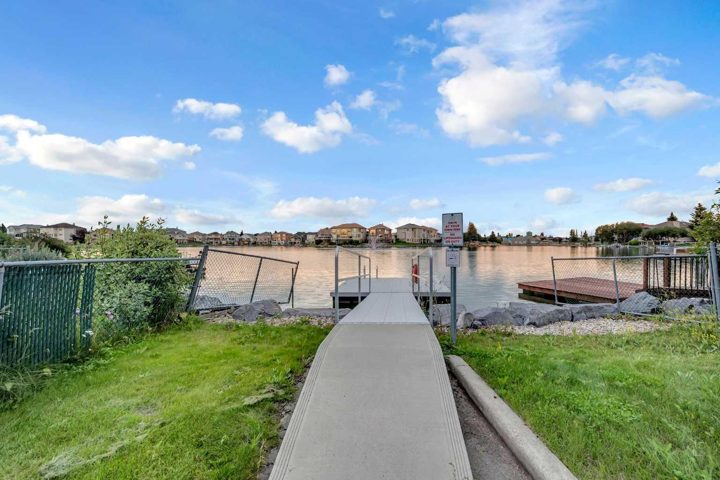 208 Coral Shores Bay NE photo 4