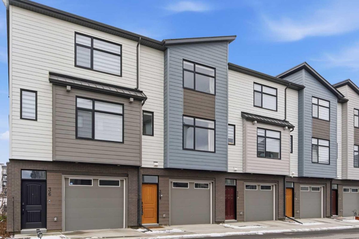 35, 903 Mahogany Boulevard SE