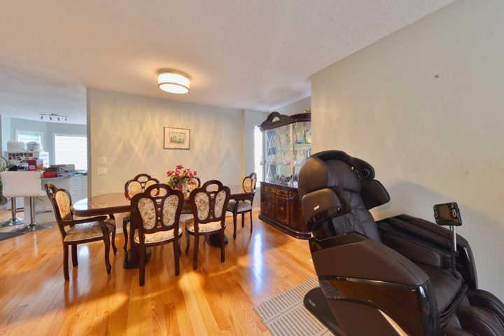 105 Coral Springs Close NE photo 3