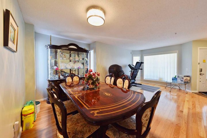 105 Coral Springs Close NE photo 4
