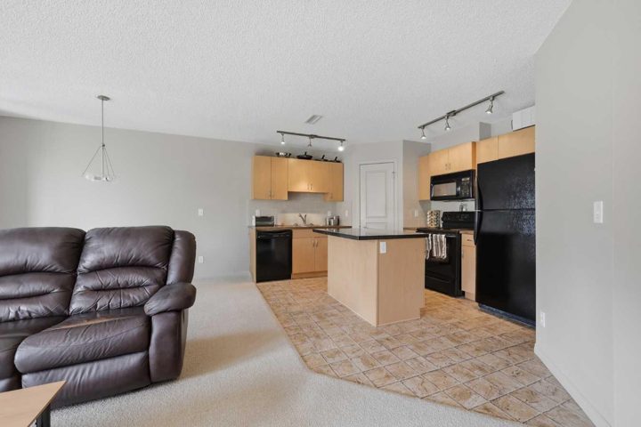 18 Auburn Bay Common SE photo 2