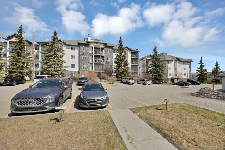 415, 55 Arbour Grove Close NW photo 4