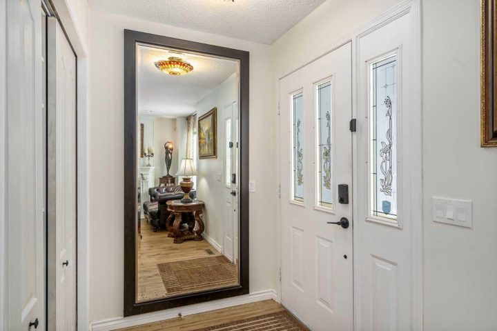 76 Sunlake Gardens SE photo 3
