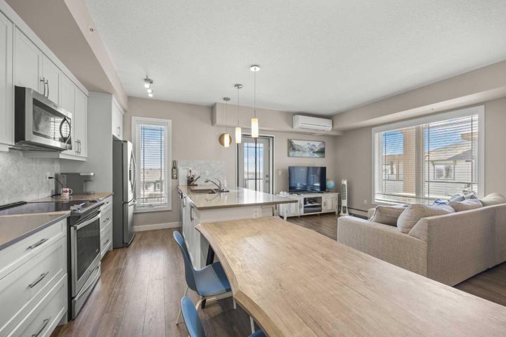 401, 150 Auburn Meadows Manor SE photo 2