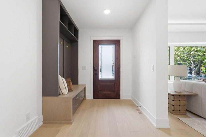 60 Lake Lucerne Close SE photo 3