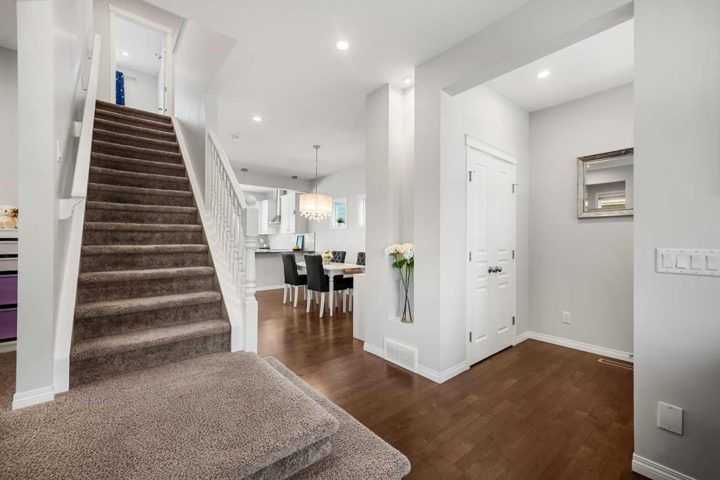 393 Marquis Heights SE photo 2
