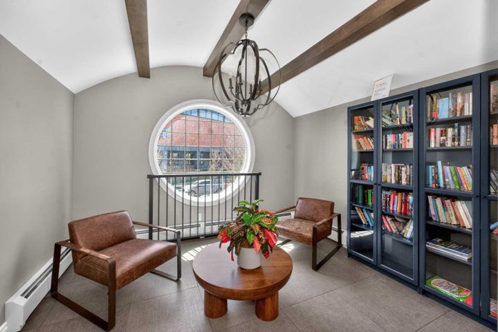 218, 140 Mahogany Street SE photo 5