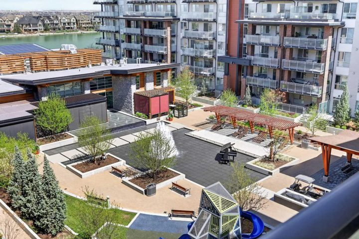504, 122 Mahogany Centre SE photo 2