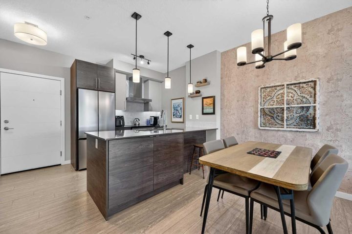 504, 122 Mahogany Centre SE photo 5