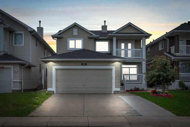 51 Coral Reef Close NE photo 2