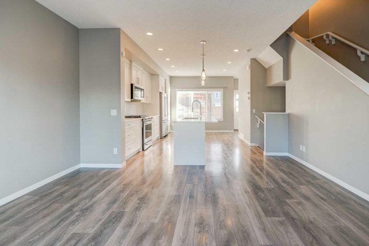 198 Masters Avenue SE photo 5