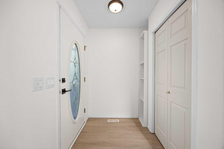 176 Arbour Grove Close NW photo 3