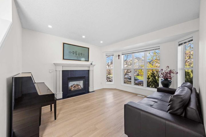 176 Arbour Grove Close NW photo 5