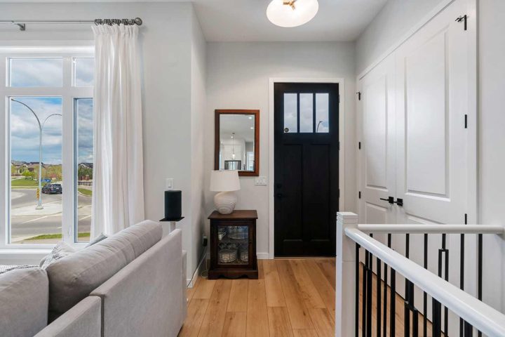 541 Marine Drive SE photo 2