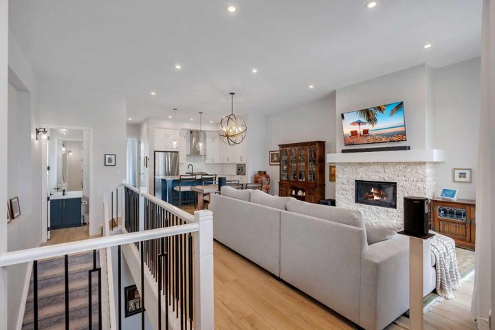 541 Marine Drive SE photo 3