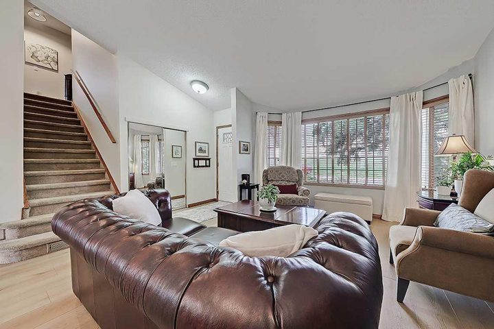 42 Sundown Close SE photo 3