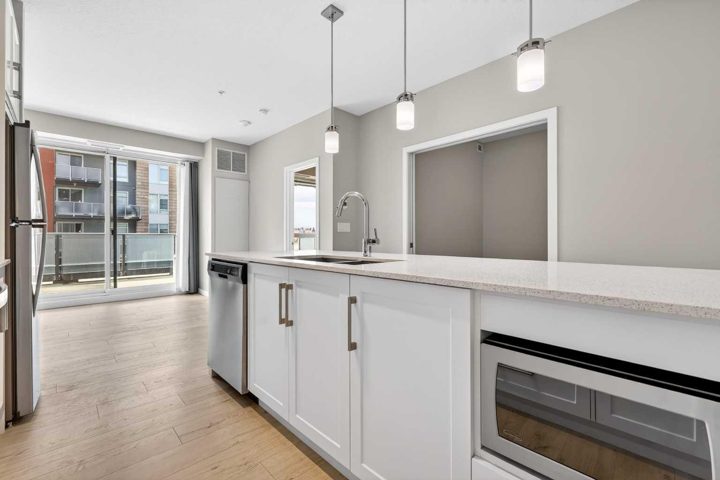 403, 122 Mahogany Centre SE photo 3