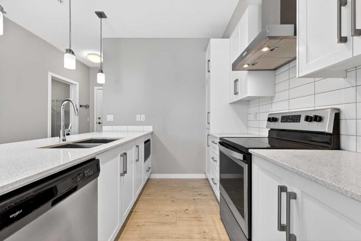 403, 122 Mahogany Centre SE photo 5
