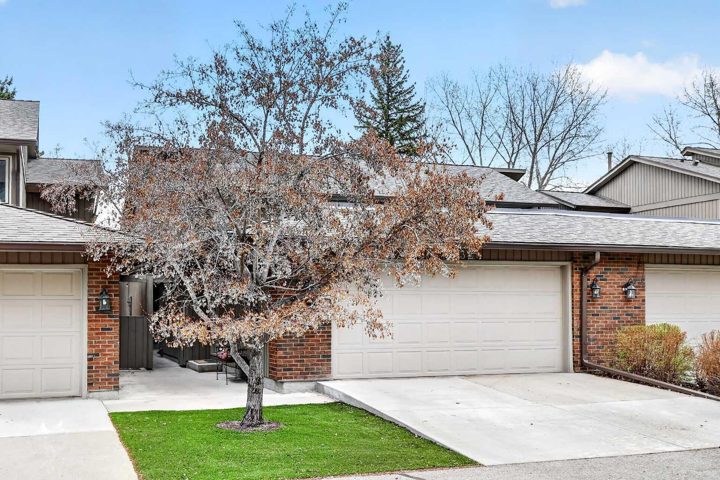 832, 860 Midridge Drive SE photo 3
