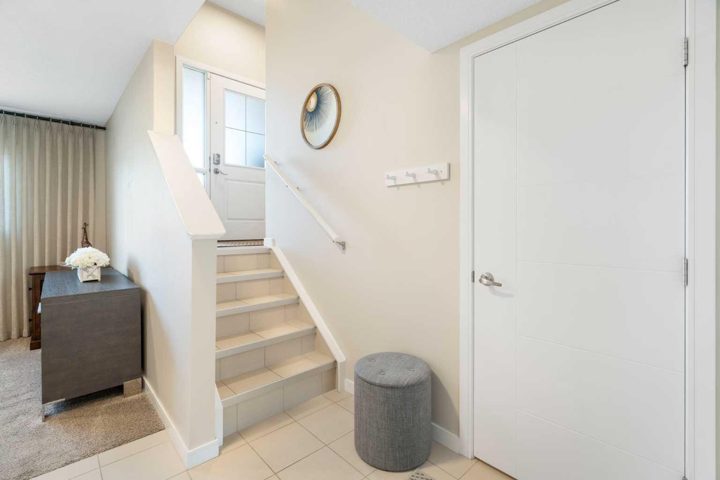 263 Mahogany Way SE photo 2