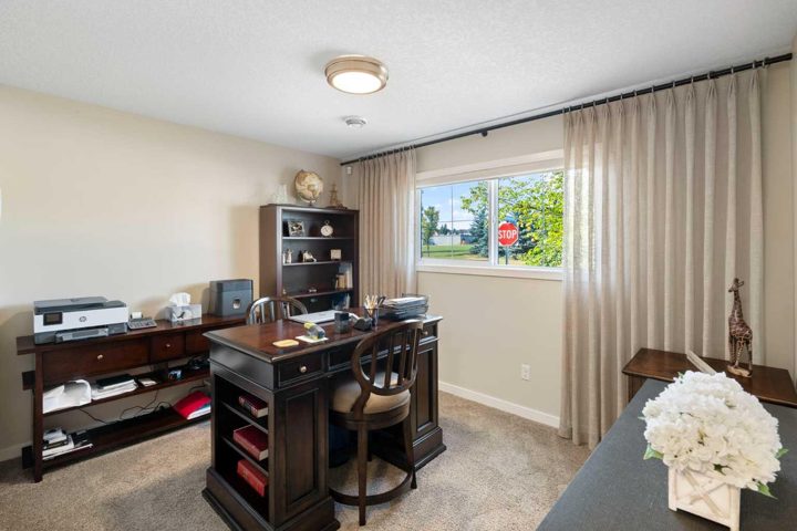 263 Mahogany Way SE photo 3