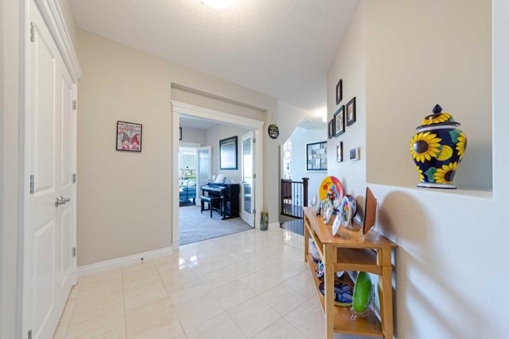 148 Marquis View SE photo 5