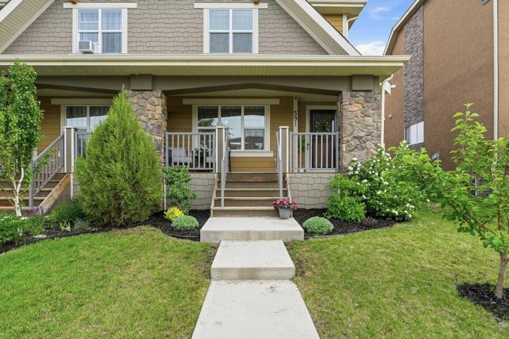 591 Mahogany Boulevard SE photo 2