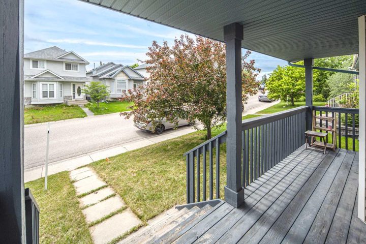 170 Arbour Grove Close NW photo 2