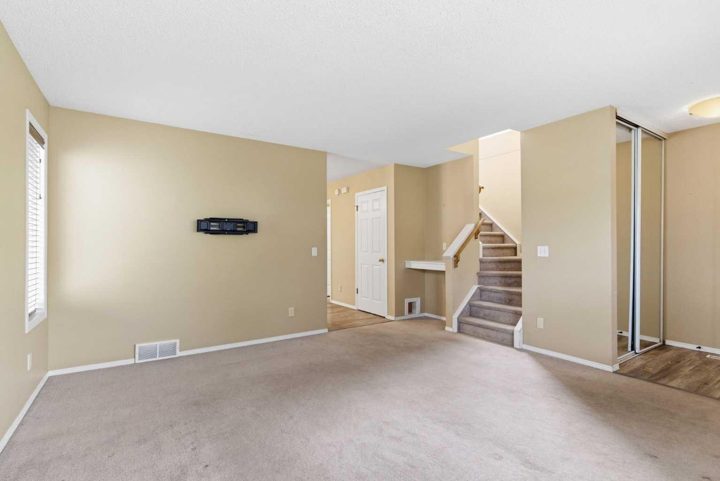 109 Arbour Wood Mews NW photo 4